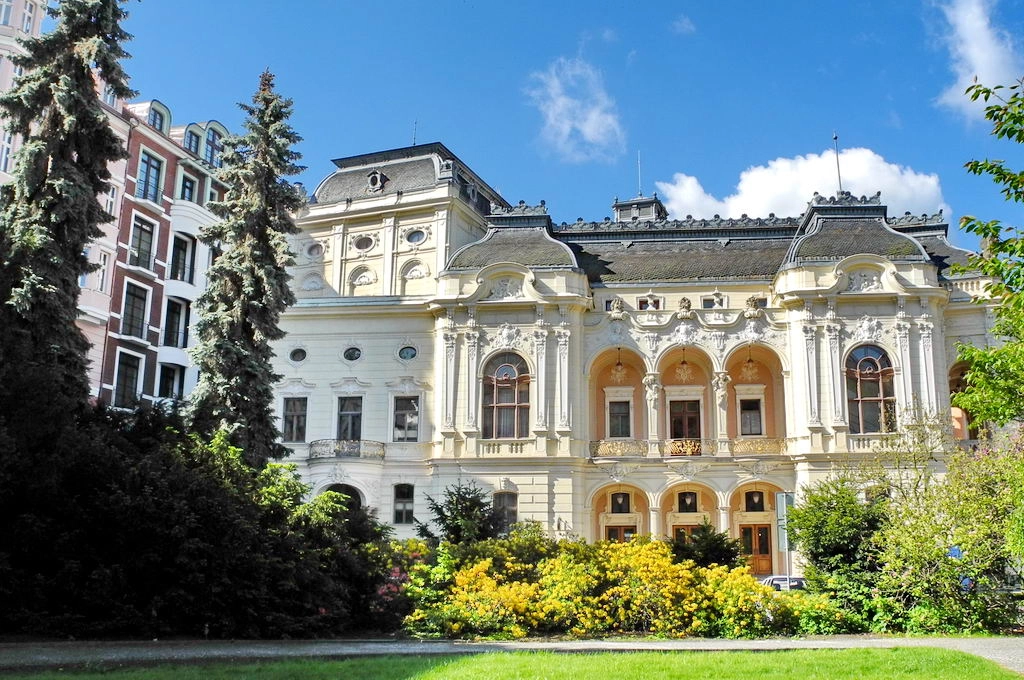 Классическая Прага /1 экскурсия + 1 загородная + 1 выездная