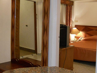   TURQUOISE BEACH HOTEL 4*, , --.