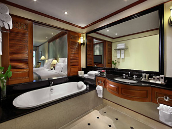Deluxe Guest Room Bathroom.  JW MARRIOTT RESORT & SPA 5*