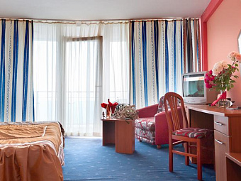   SIRIUS BEACH HOTEL & SPA 4*, ,    .