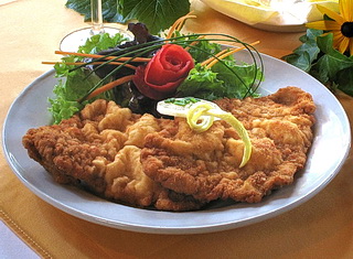 Венский шницель - национальное блюдо.