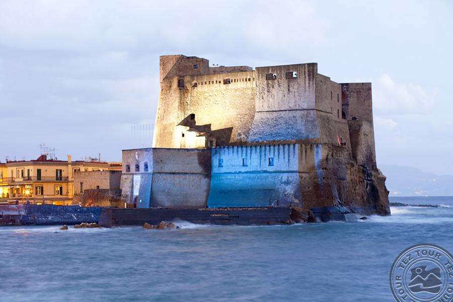 Средневековая крепость Кастель-дель-Ово, Неаполь