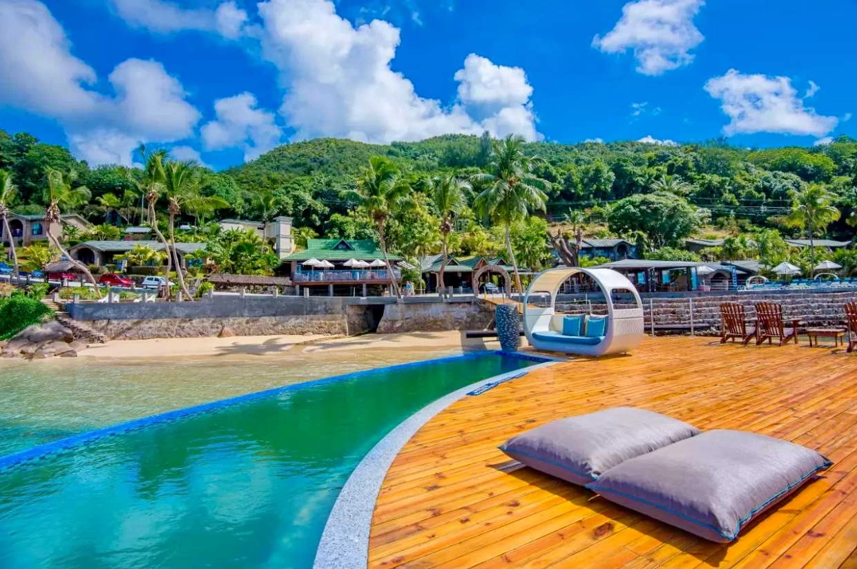 COCO DE MER HOTEL & BLACK PARROT SUITES 4*