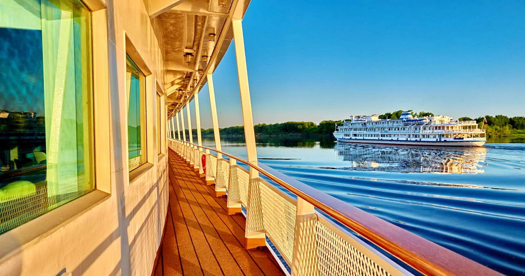 По речной глади