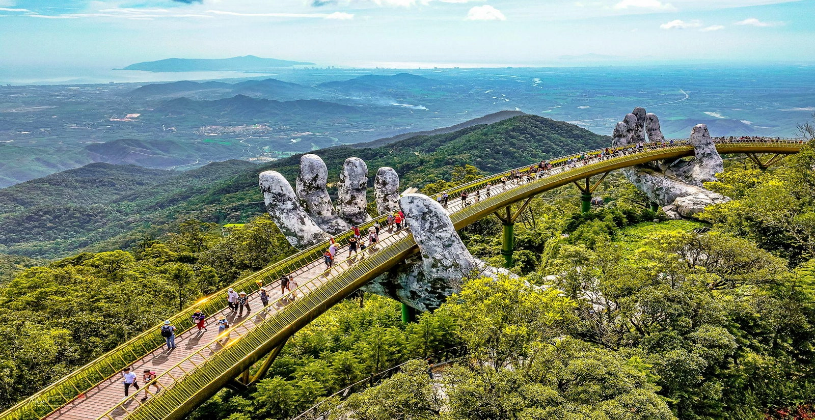 Мост "Руки бога" в парке Ba Na Hills