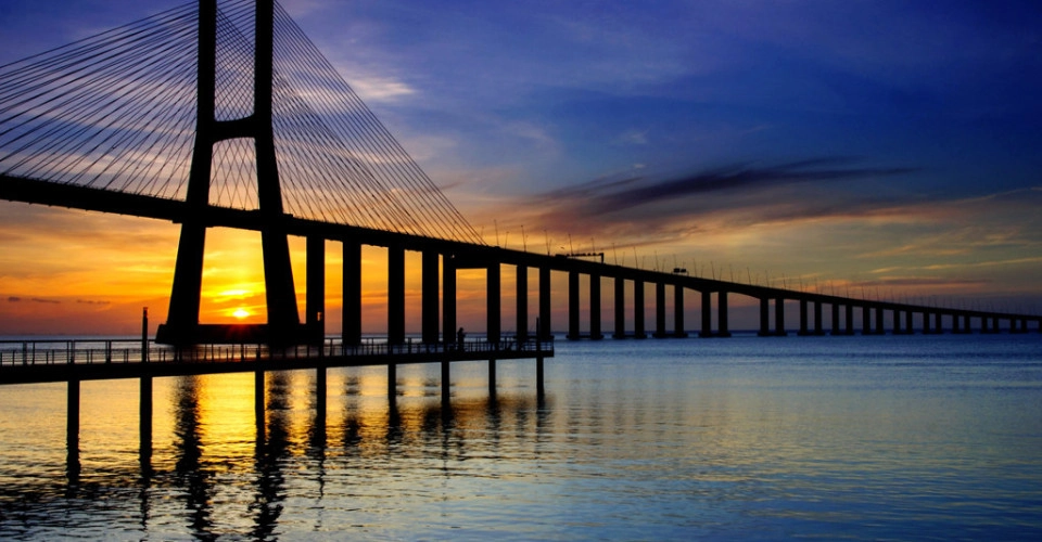 Мост Васко да Гама.jpg