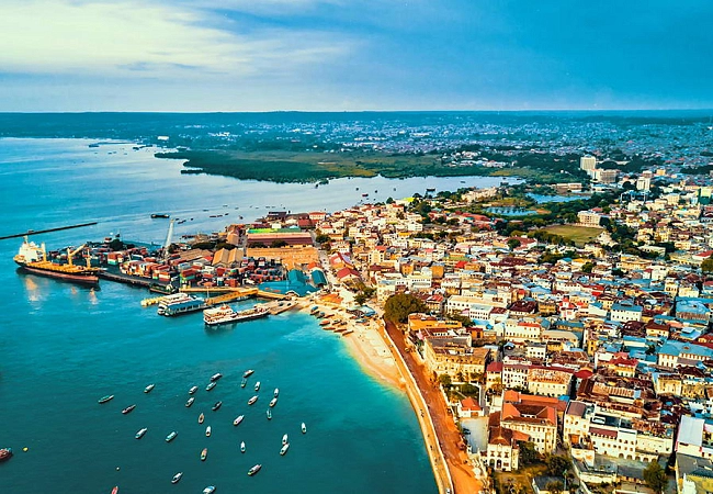 Стоун Таун – морской порт и столица Занзибара. Очень колоритный город с многовековой историей.