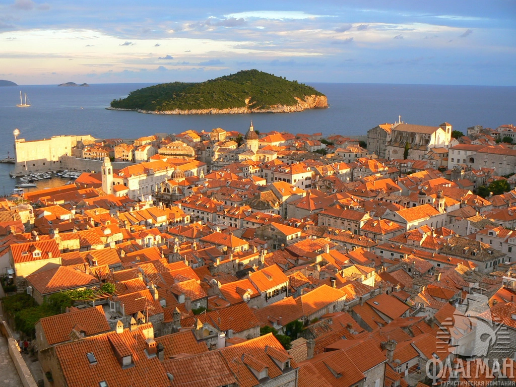 Черепица - главный кровельный материал старого города.