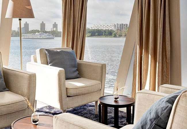 Теплоход "Мустай Карим"