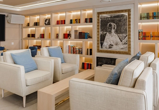 Теплоход "Мустай Карим"