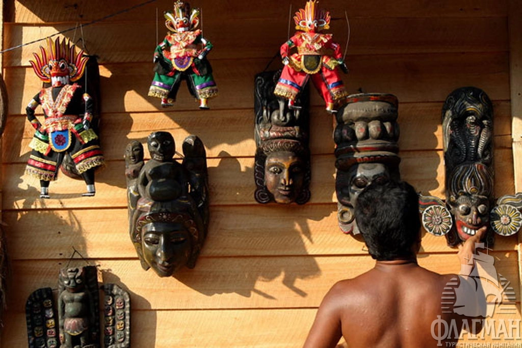 Здесь можно купить устрашающую маску.