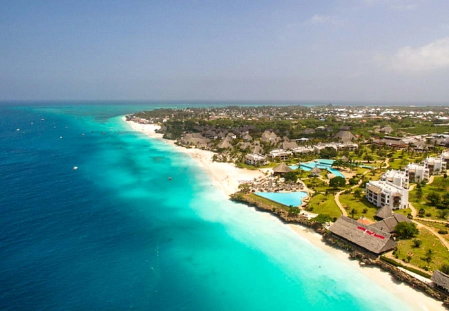 Пляжи в районе Нунгви - северная часть Занзибара. Здесь почти нет отливов и самая развитая инфраструктура. Но хорошие отели нужно бронировать заранее.