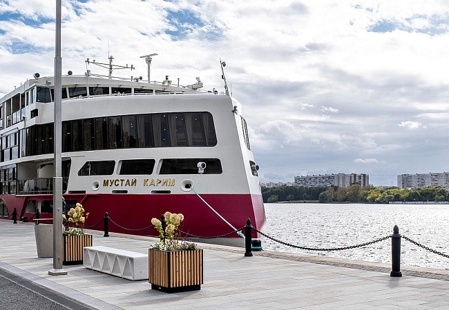 Теплоход "Мустай Карим"