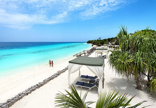 Пляжи около Нунгви и Кендвы это белоснежный, мелкий, как пудра песок и невероятной красоты океан.