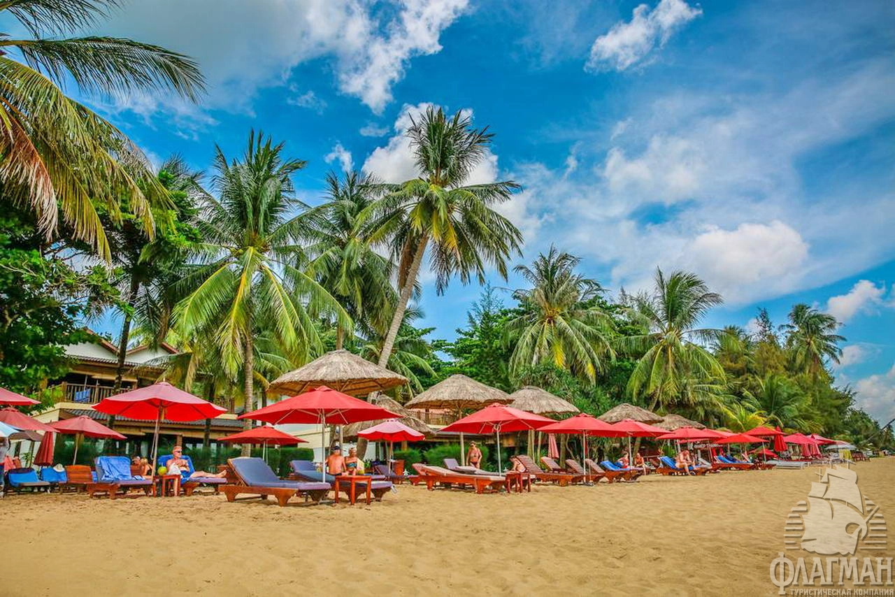 Пляж популярно экономичного отеля Tropicana Resort