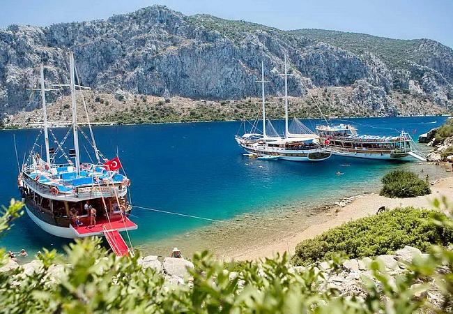 Круиз на яхте - одно из обязательных мероприятий на отдыхе в Бодруме