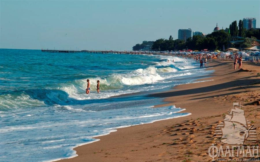 Песчаный пляж Золотые пески