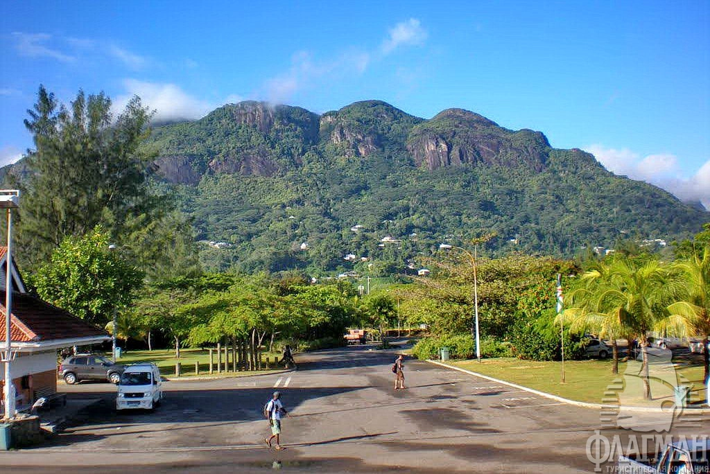Гора Морн возвышющаяся над Викторией - столицей Сейшел