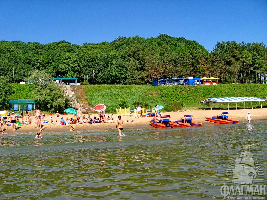  Золотой пляж в Лермонтово.
