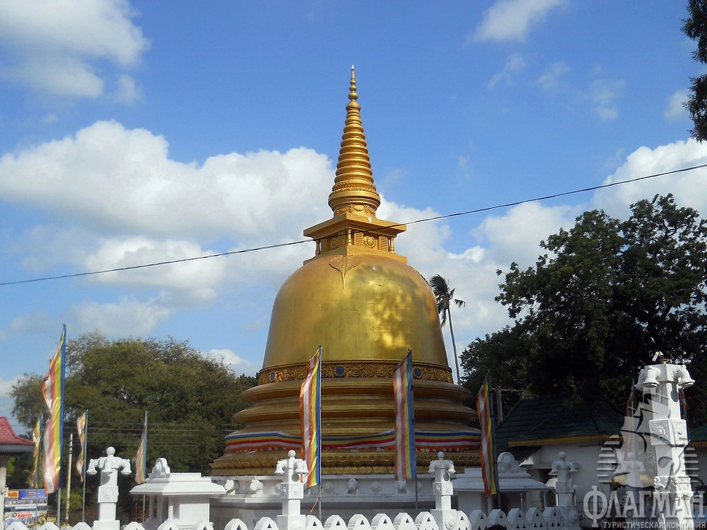  Дамбулла, буддийская ступа