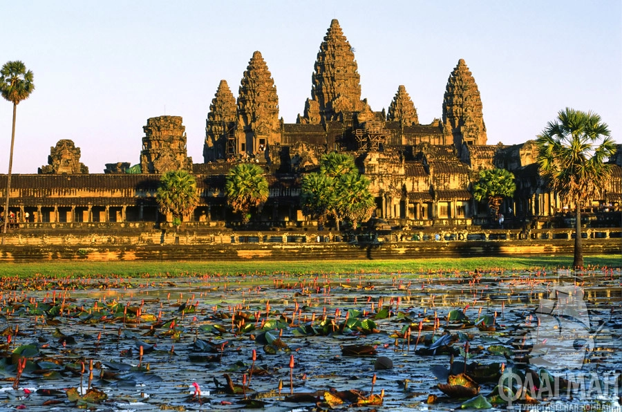 Ангкор Ват - главный и самый большой храм в Ангкоре