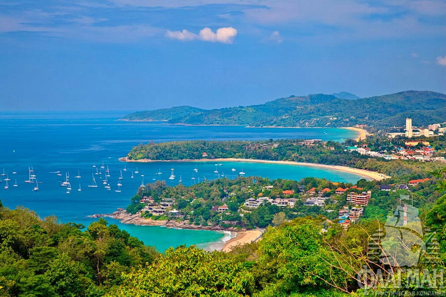 Панорама пхукетских пляжей: Ката-бич (с корабликами) и Карон-бич