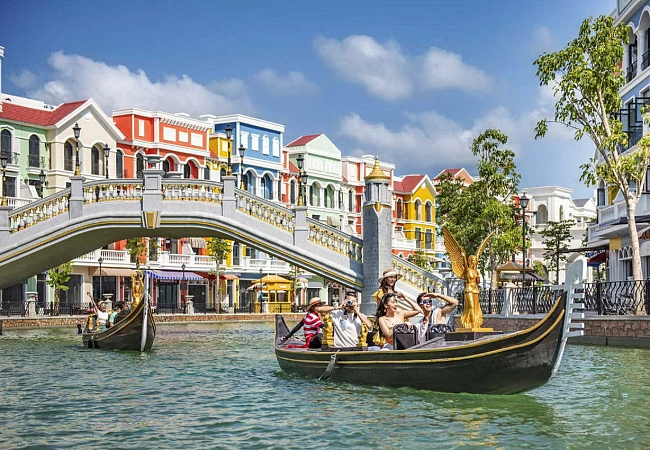 Grand World - масштабный торгово-развлекательный комплекс иммитрующий Италию