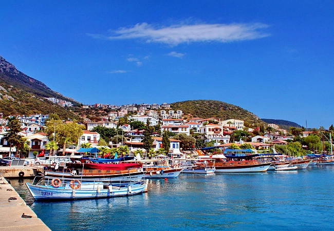 Причал в посёлке Олудениз