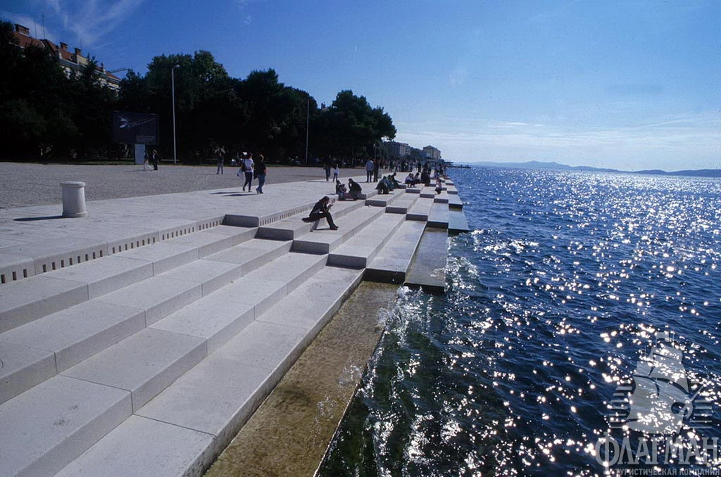 Ступени набережной.