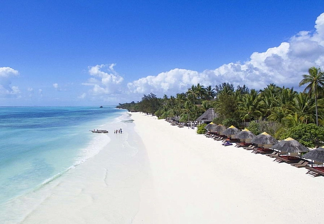 Пляж в Кивенгве - одно из самых райских мест на острове Занзибар. Но в этих местах уже наблюдаются отливы и приливы.