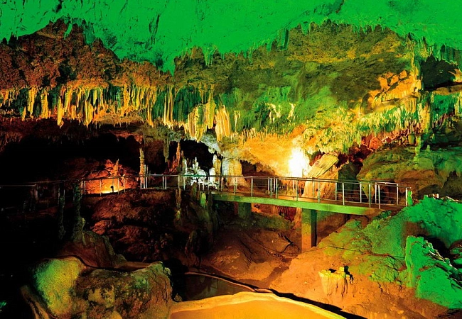 Пещеры Мангапвани - ещё одна природная экскурсия на Занзибаре. А в средние века тут торговали рабами.