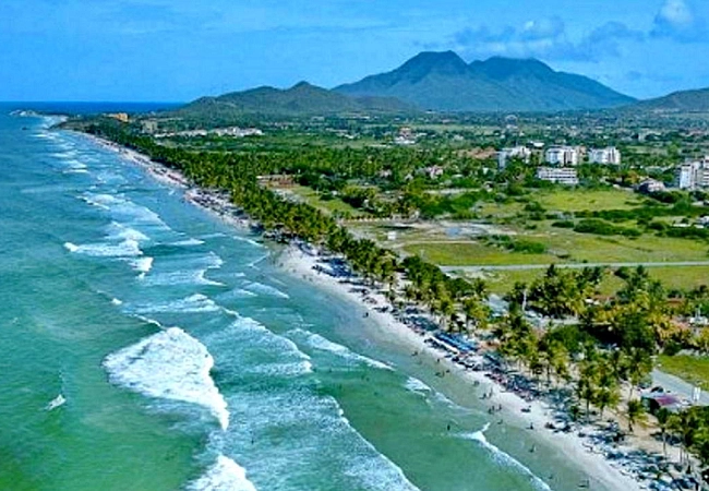 Пляжи делятся на кайтерские - где ветер и серферские - где волны :-)