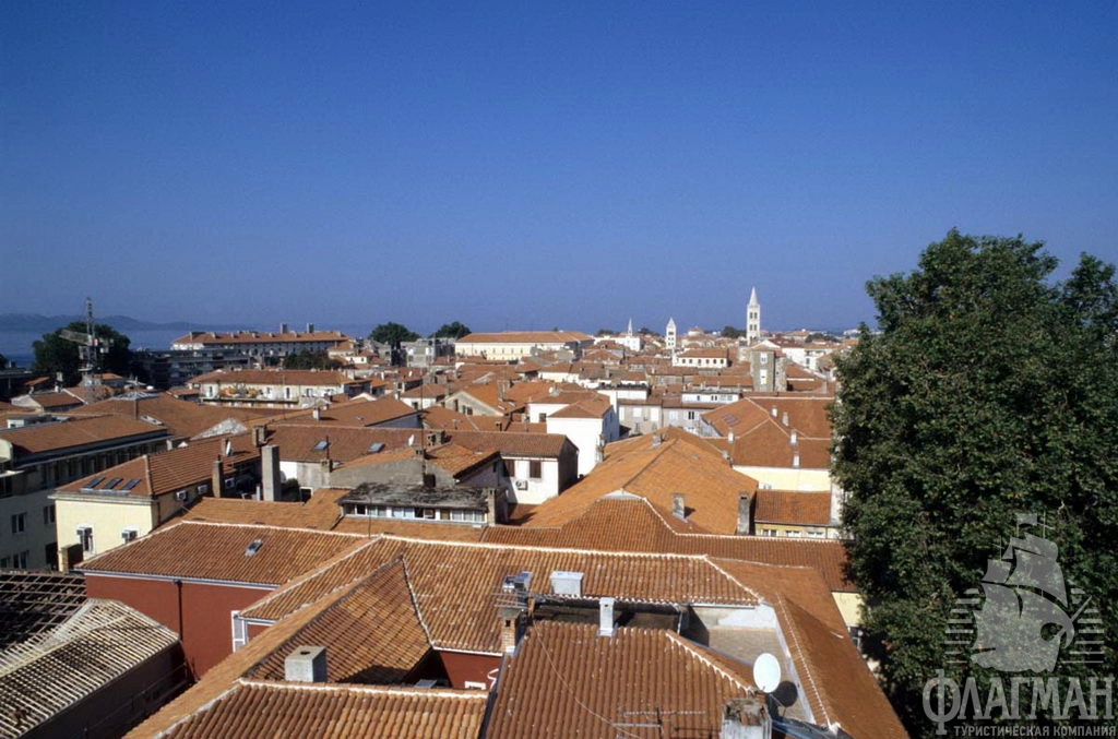 Черепичная панорама средневековой части города.