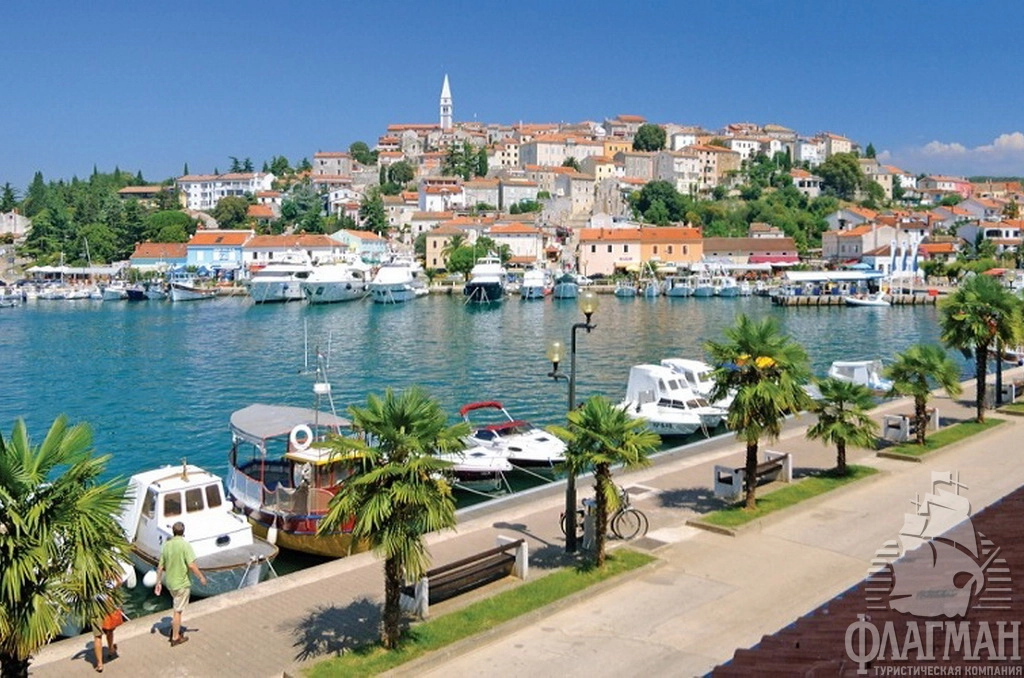 Врсар - вид с набережной на старый город.