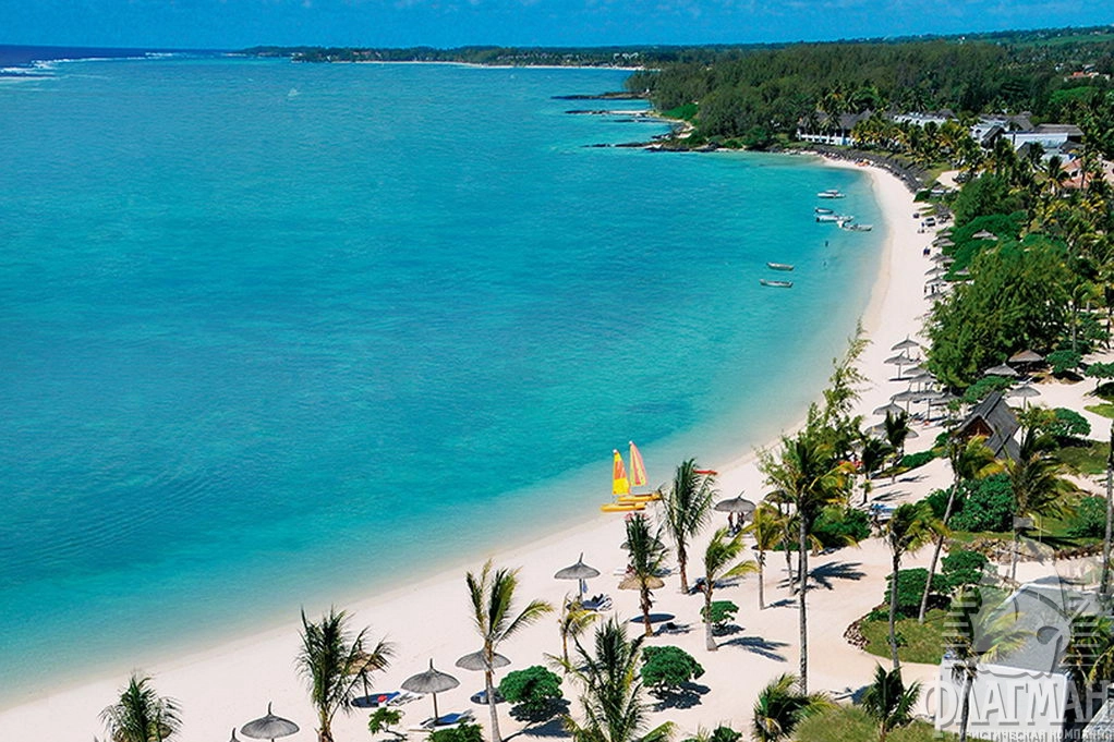 Вид на побережье в районе отеля Long Beach 5*.