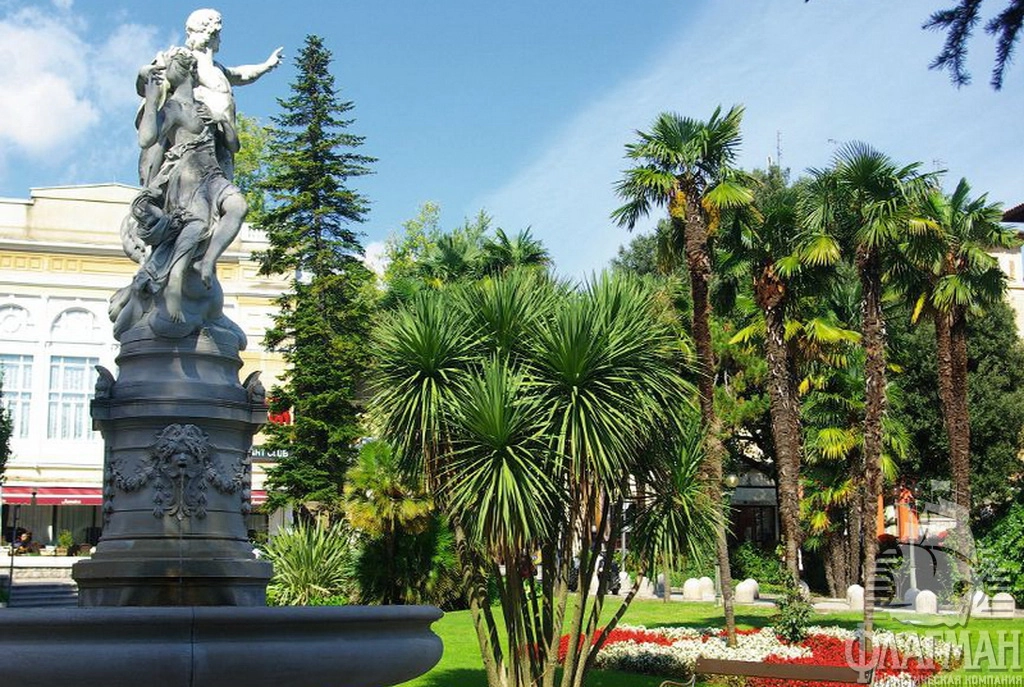 Фонтан Гелиос и Селена.