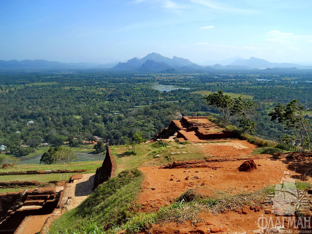  Сигирия - вид с вершины священной горы
