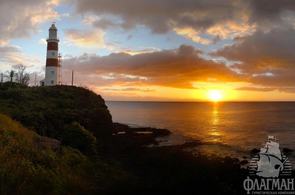 Маяк Альбион на закате.