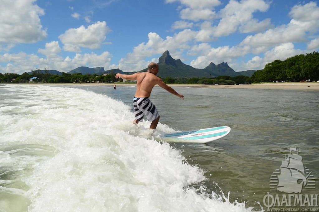 Западное побережье - рай для сёрферов.