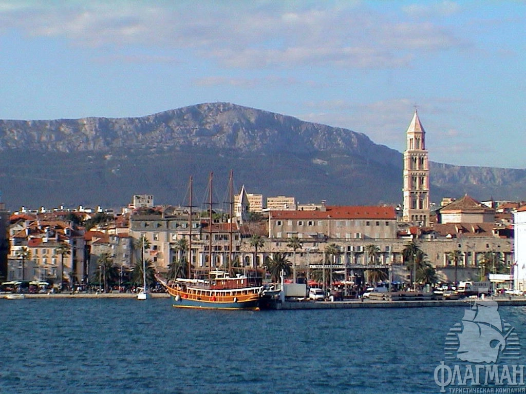 Вид на город со стороны моря.