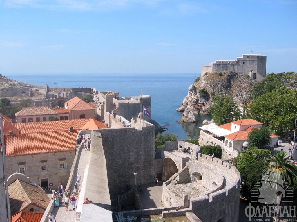 Крепостная стена в старом городе.