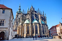 Самый большой, величественный и красивый. Готический кафедральный собор Святого Вита расположен на территории Пражского града