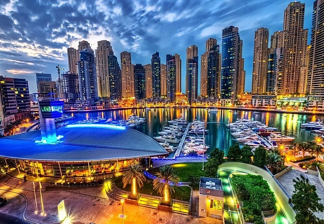 Вечерний вид на Дубай Марину