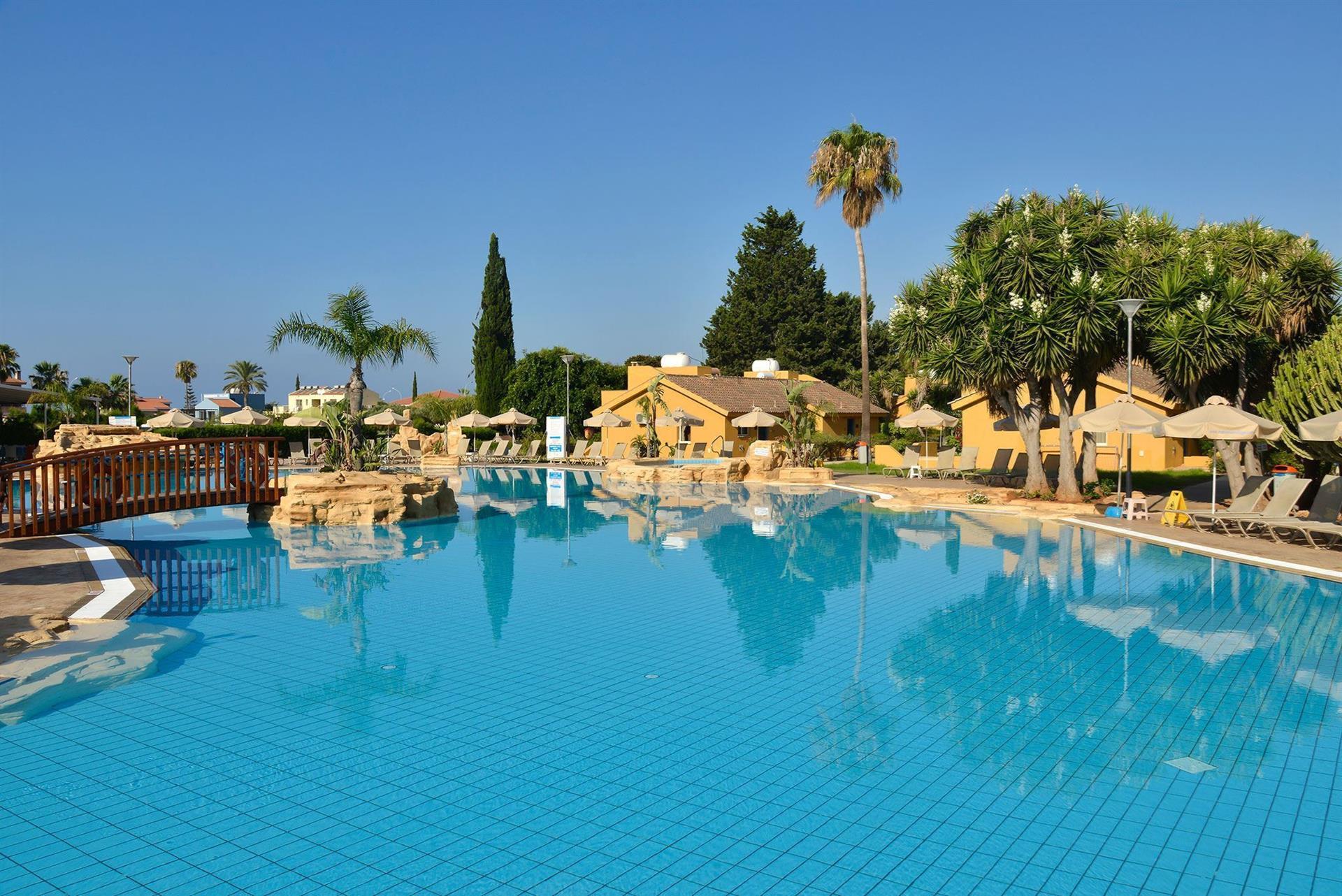 MAKRONISOS VILLAGE 3*