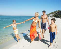 Famili beach.jpg