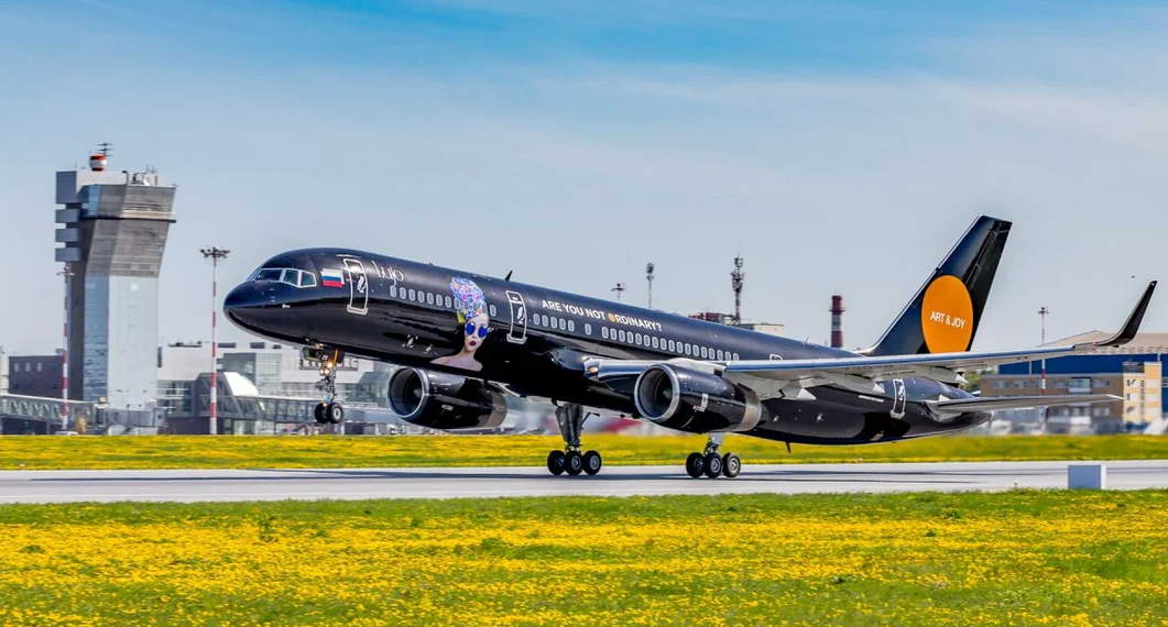 Black Jet Boeing-757-200