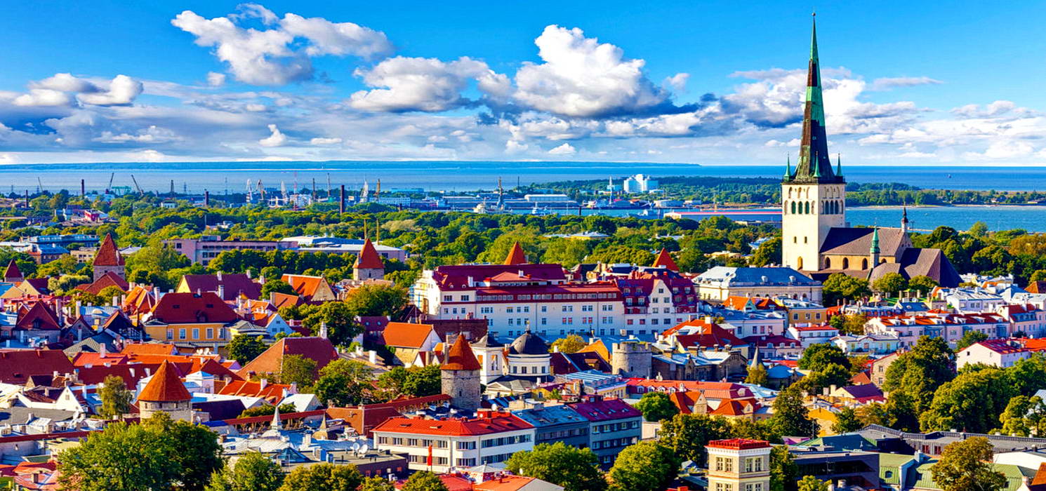 Вид на Таллинн солнечным днём