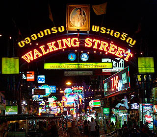 Walking Street - центр ночной жизни Паттайи.