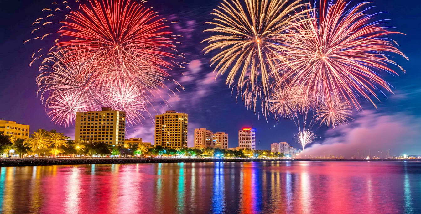 Новогодний салют в Рас-Эль-Хайме Новогодний салют в Рас-Эль-Хайме