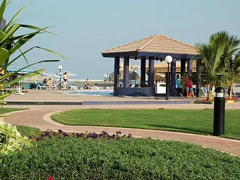 Отель ROYAL BEACH HOTEL & RESORT 4*